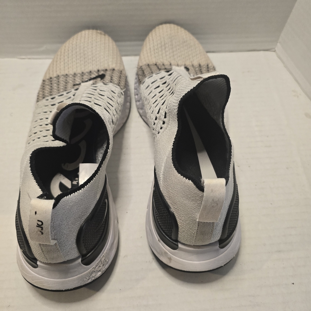 Men running shoes. Nike React Running Shoes - Picture 5 of 6